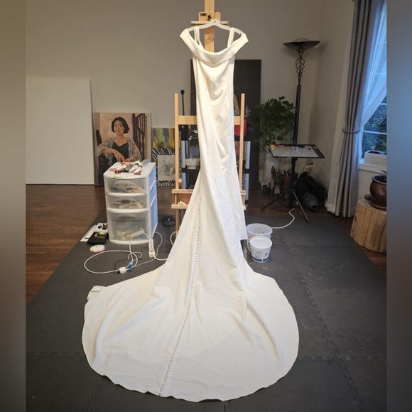 NWT DAVID’S BRIDAL Mermaid Off-The-Shoulder Crepe Wedding Dress Sz 14 - Picture 1 of 11